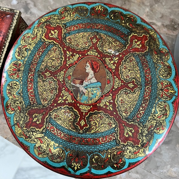 Vintage Wonder Bakeries Cookie/Fruit Cake Tin - Picture 1 of 7
